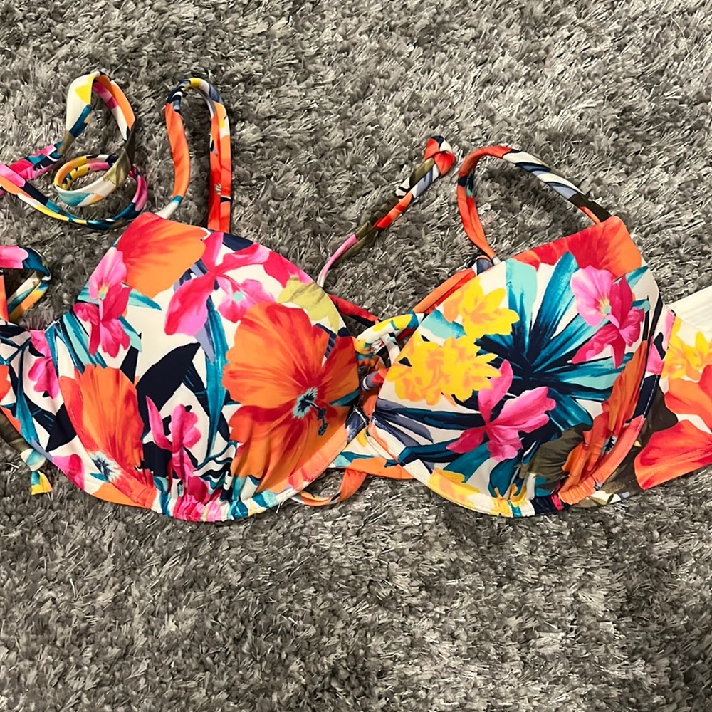 Hollister swim 34C
